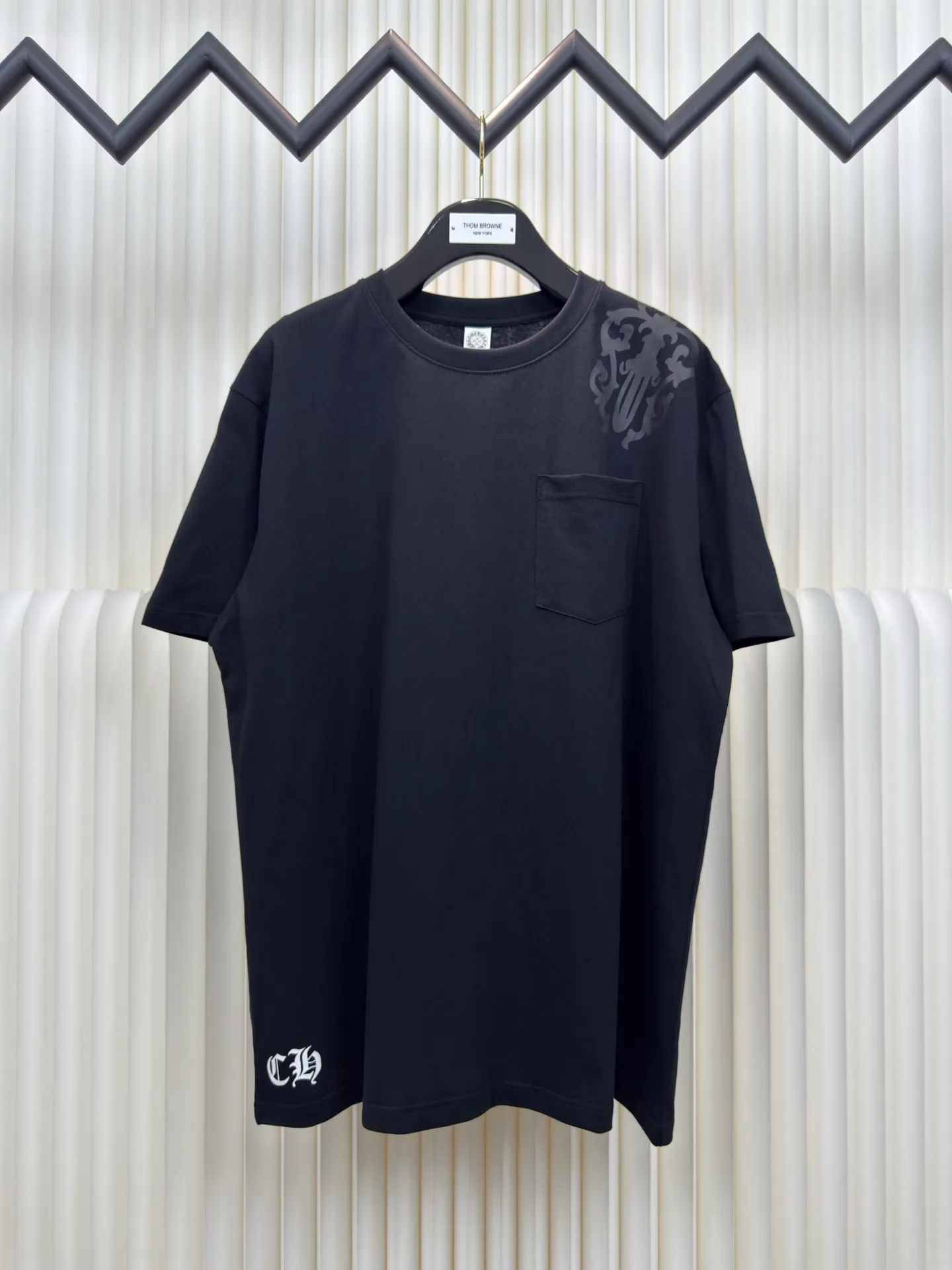 P240 Chrome Hearts/Vine Sword Phantom Cross Short Sleeves Authentic Open Edition - Physical Counter - Top Luxury Quality 🆚 Instant sale of all editions on the market Fabric is made of 26 weave 200g cotton material Printing is done with hand glue printing Customized accessories Size S M L